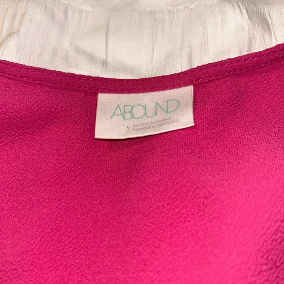 Pretty pink pearl sleeves. - Picture 3 of 4